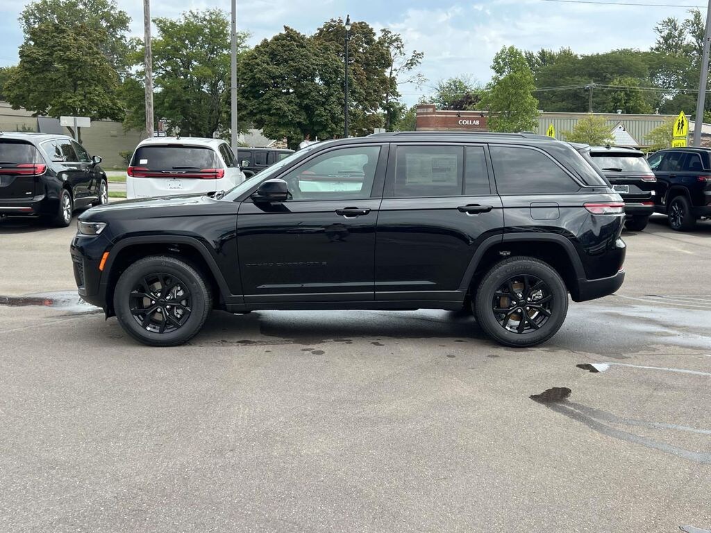 New 2026 Jeep Grand Cherokee LAREDO ALTITUDE 4X4 Sport Utility