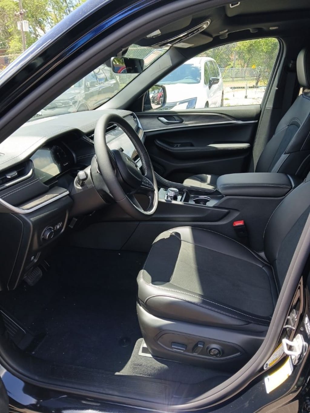 Used 2026 Jeep Grand Cherokee Altitude SUV