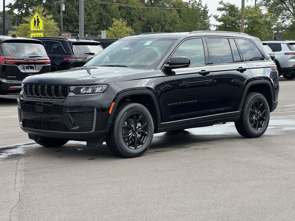 New 2026 Jeep Grand Cherokee LAREDO ALTITUDE 4X4 Sport Utility