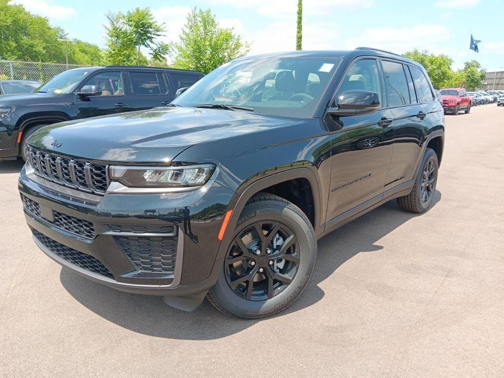 New 2026 Jeep Grand Cherokee LAREDO ALTITUDE 4X4 Sport Utility