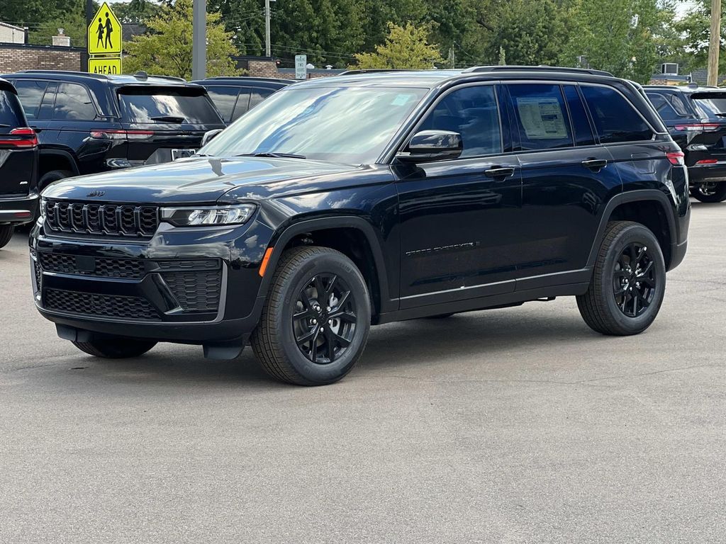 New 2026 Jeep Grand Cherokee LAREDO ALTITUDE 4X4 Sport Utility