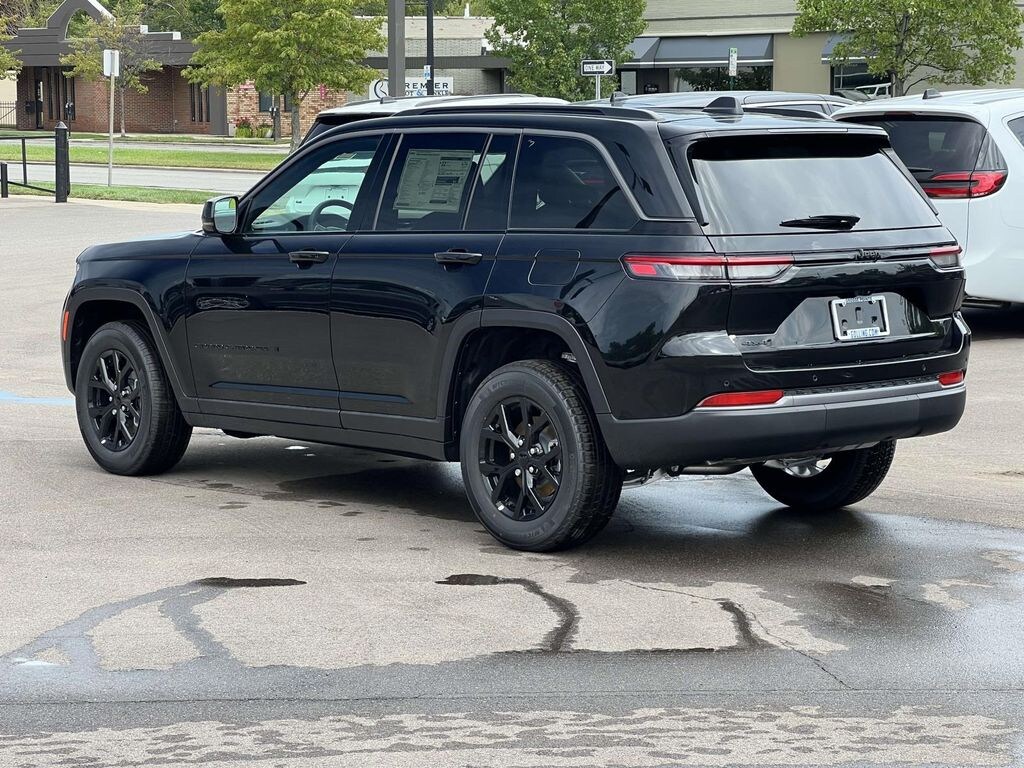 New 2026 Jeep Grand Cherokee LAREDO ALTITUDE 4X4 Sport Utility