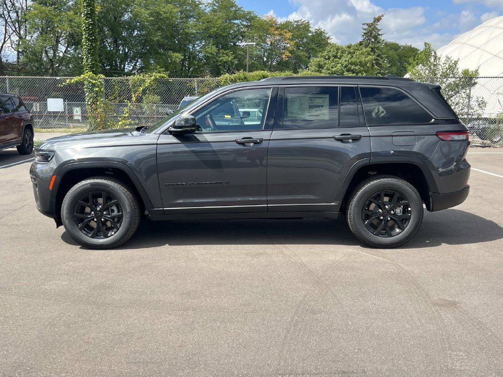 Used 2026 Jeep Grand Cherokee Altitude SUV