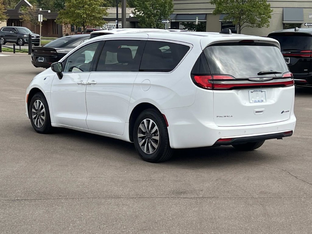 Used 2024 Chrysler Pacifica Hybrid Select Minivan/Van