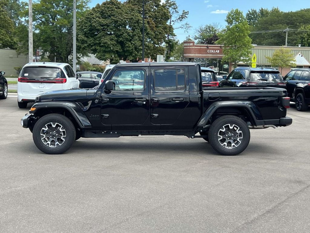 New 2026 Jeep Gladiator SAHARA 4X4 Pickup