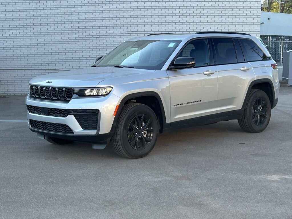 Used 2026 Jeep Grand Cherokee Altitude SUV