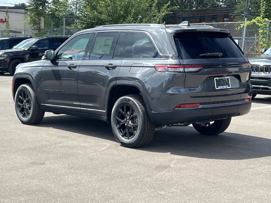 Used 2026 Jeep Grand Cherokee Altitude SUV