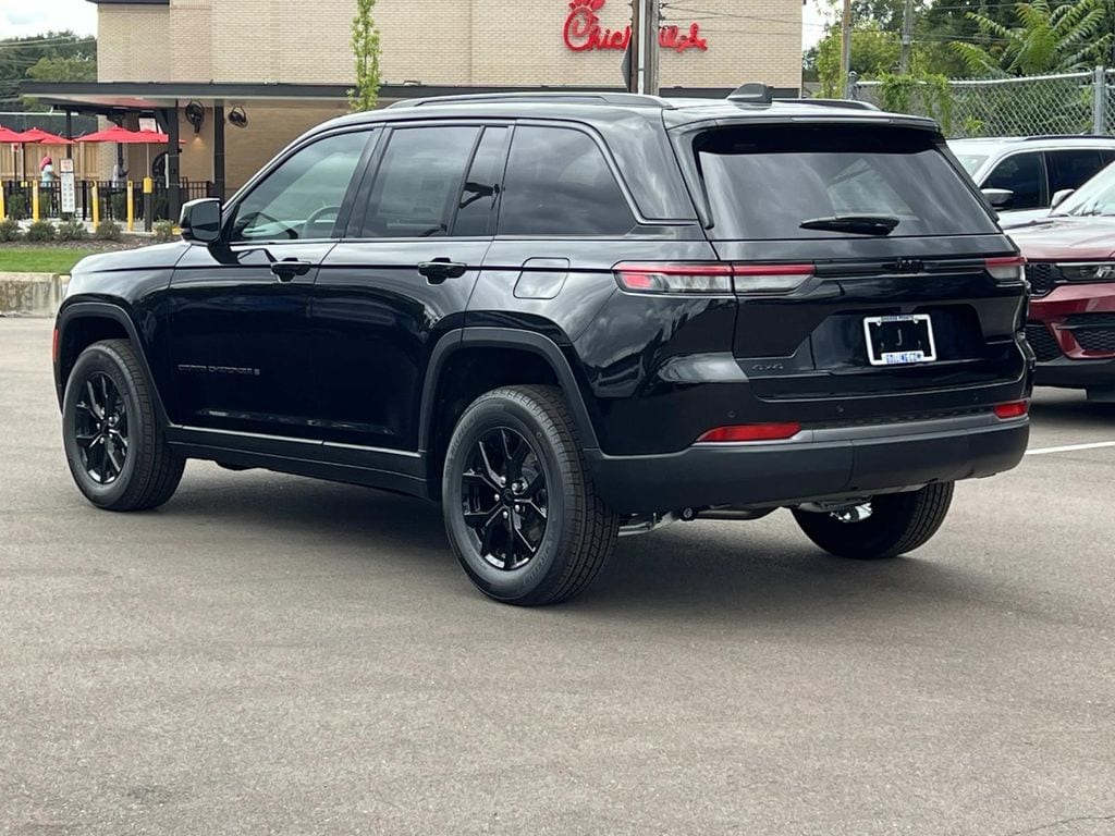 New 2026 Jeep Grand Cherokee LAREDO ALTITUDE 4X4 Sport Utility