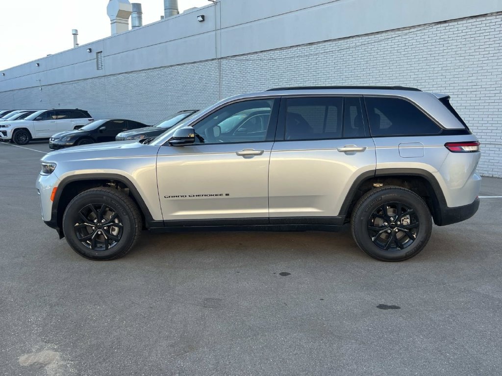 Used 2026 Jeep Grand Cherokee Altitude SUV
