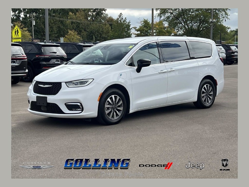 Used 2024 Chrysler Pacifica Hybrid Select Minivan/Van
