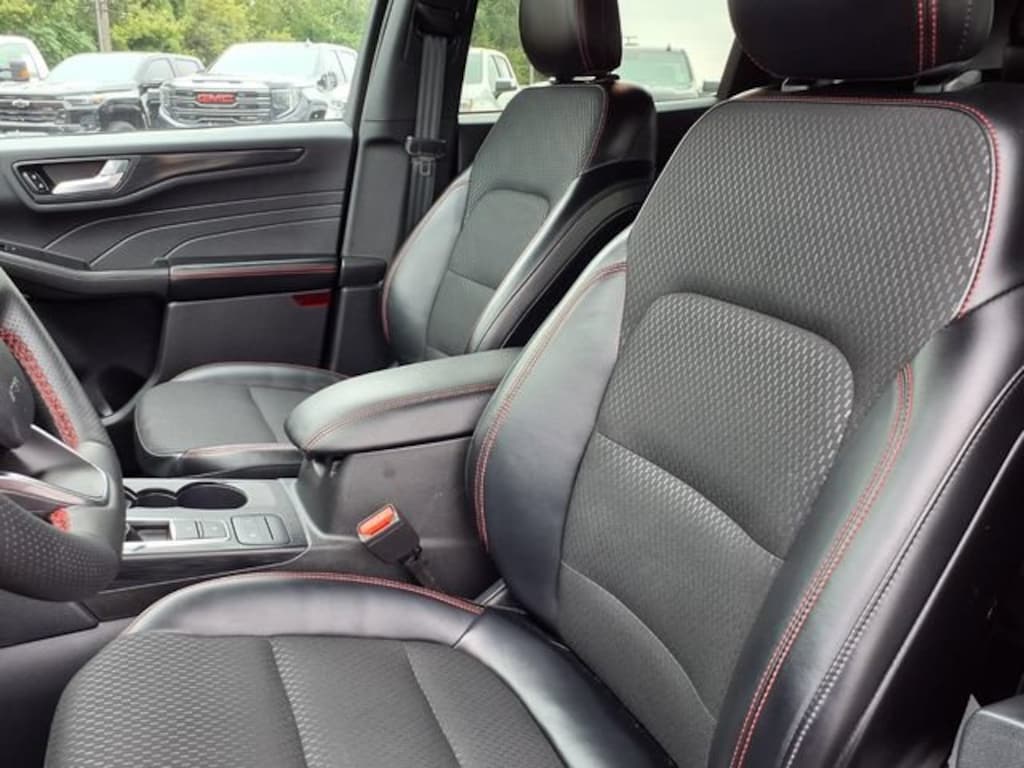 Used 2025 Ford Escape ST-Line Select SUV