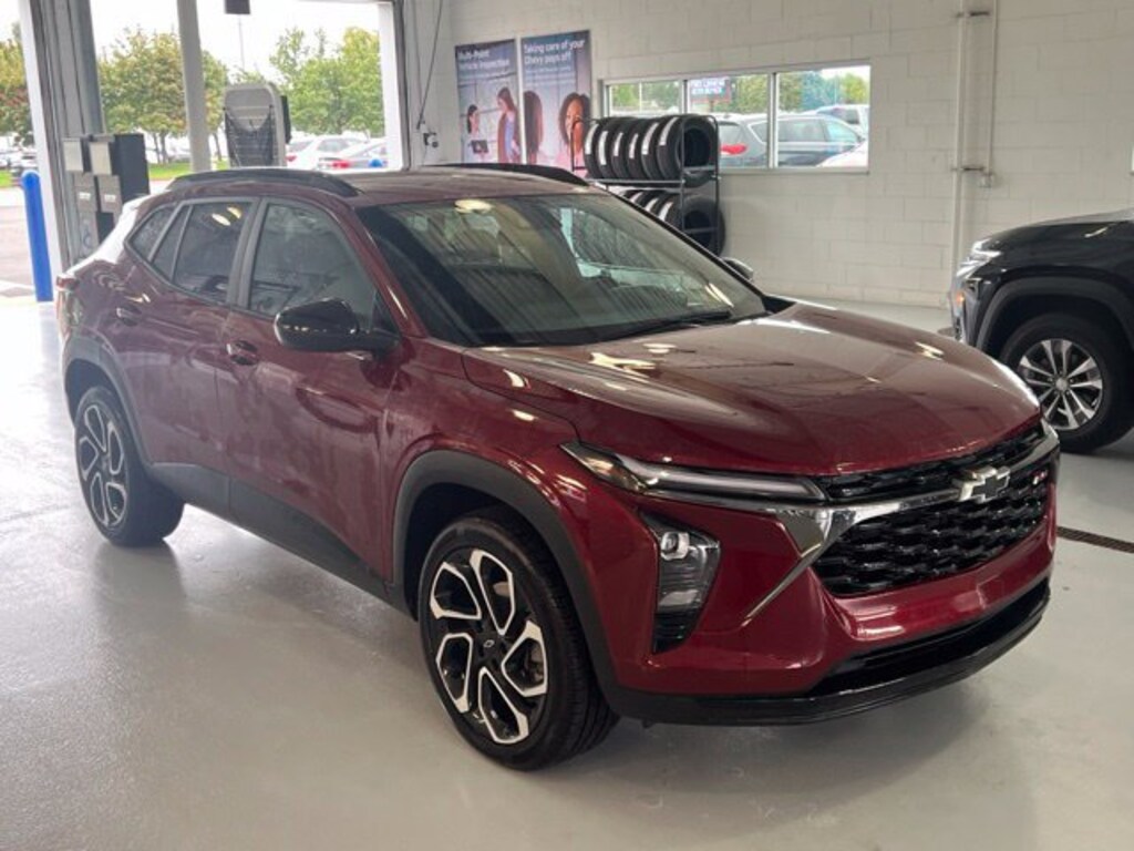 Used 2025 Chevrolet Trax 2RS SUV