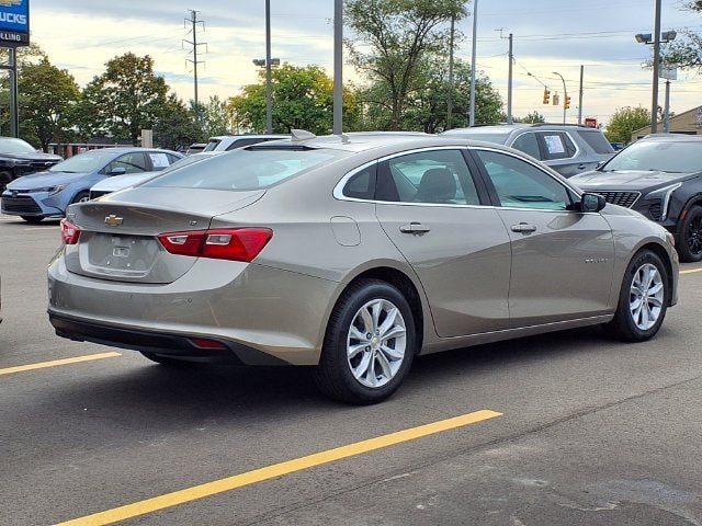 1G1ZD5ST4SF145292