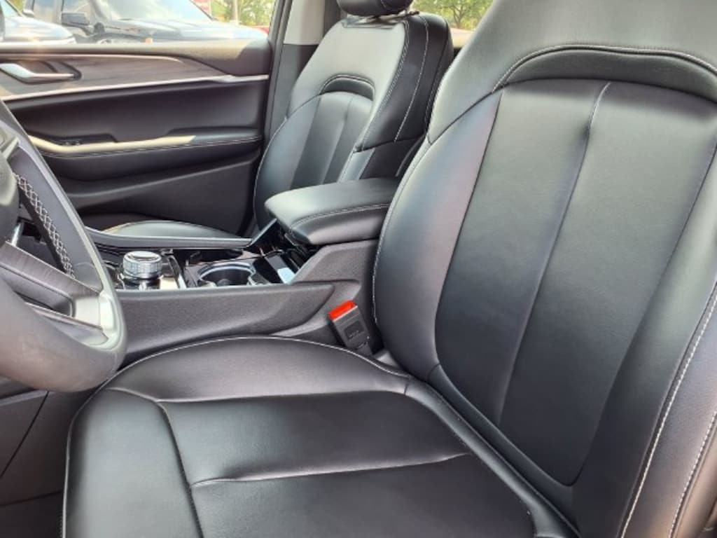Used 2023 Jeep Grand Cherokee Limited 4x4 SUV
