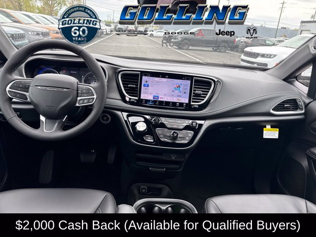 2027 Chrysler Pacifica Select