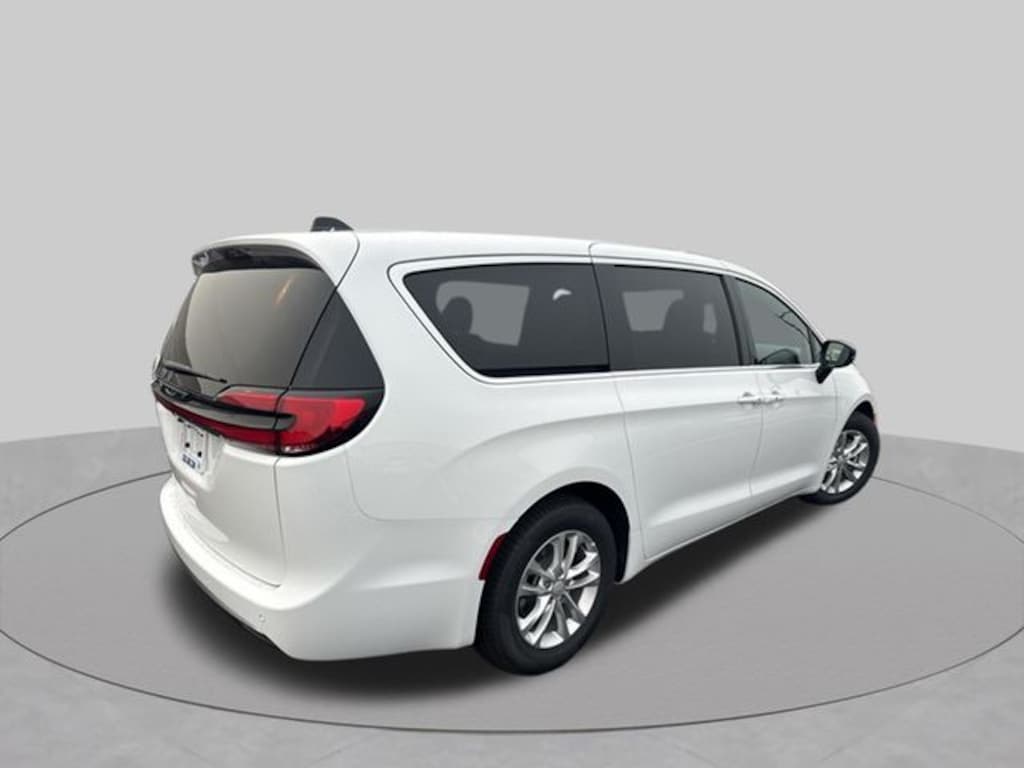 Used 2027 Chrysler Pacifica Select Minivan/Van