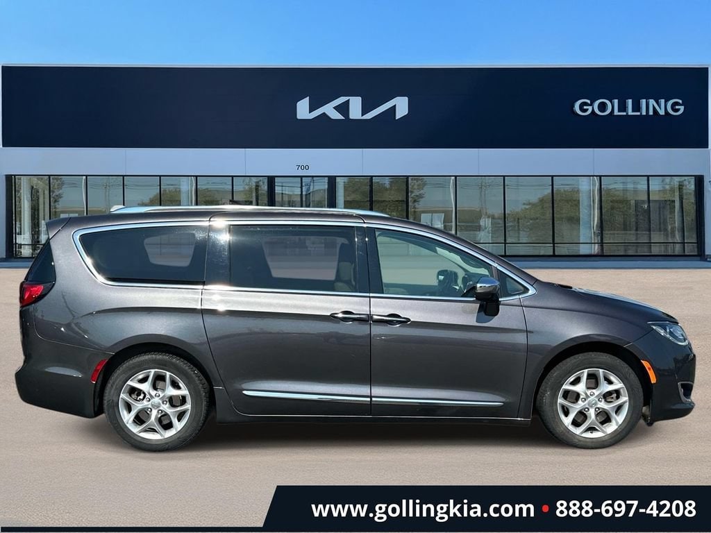 Used 2020 Chrysler Pacifica Limited with VIN 2C4RC1GG1LR271800 for sale in Madison Heights, MI