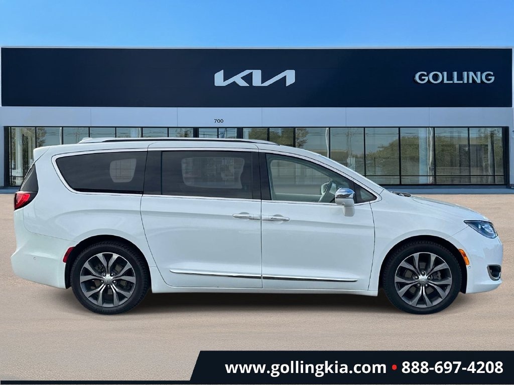 Used 2017 Chrysler Pacifica Limited Van