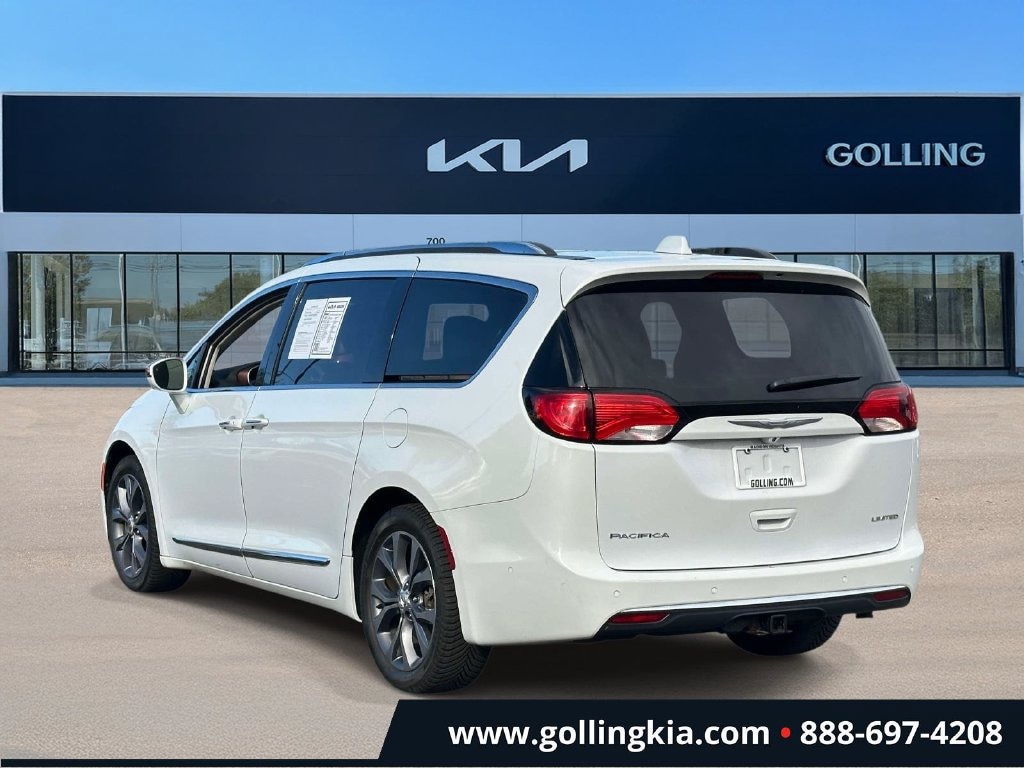 Used 2017 Chrysler Pacifica Limited Van