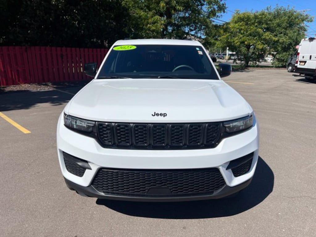 Certified 2025 Jeep Grand Cherokee Altitude SUV