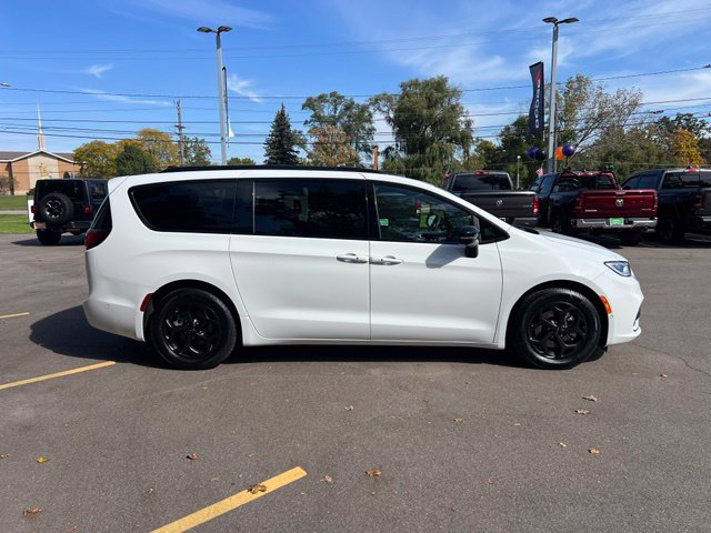 Certified 2024 Chrysler Pacifica Hybrid Select Premium S Appearance Minivan/Van