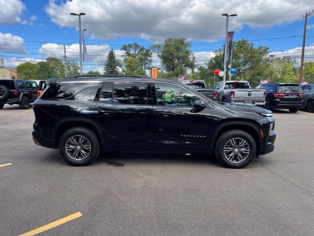 Certified 2025 Chevrolet Traverse LT SUV