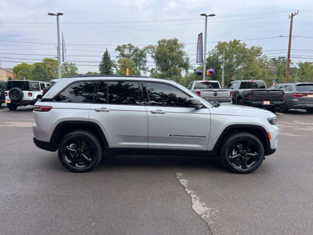 Used 2023 Jeep Grand Cherokee Altitude X SUV