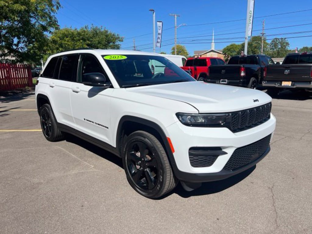 Certified 2025 Jeep Grand Cherokee Altitude SUV