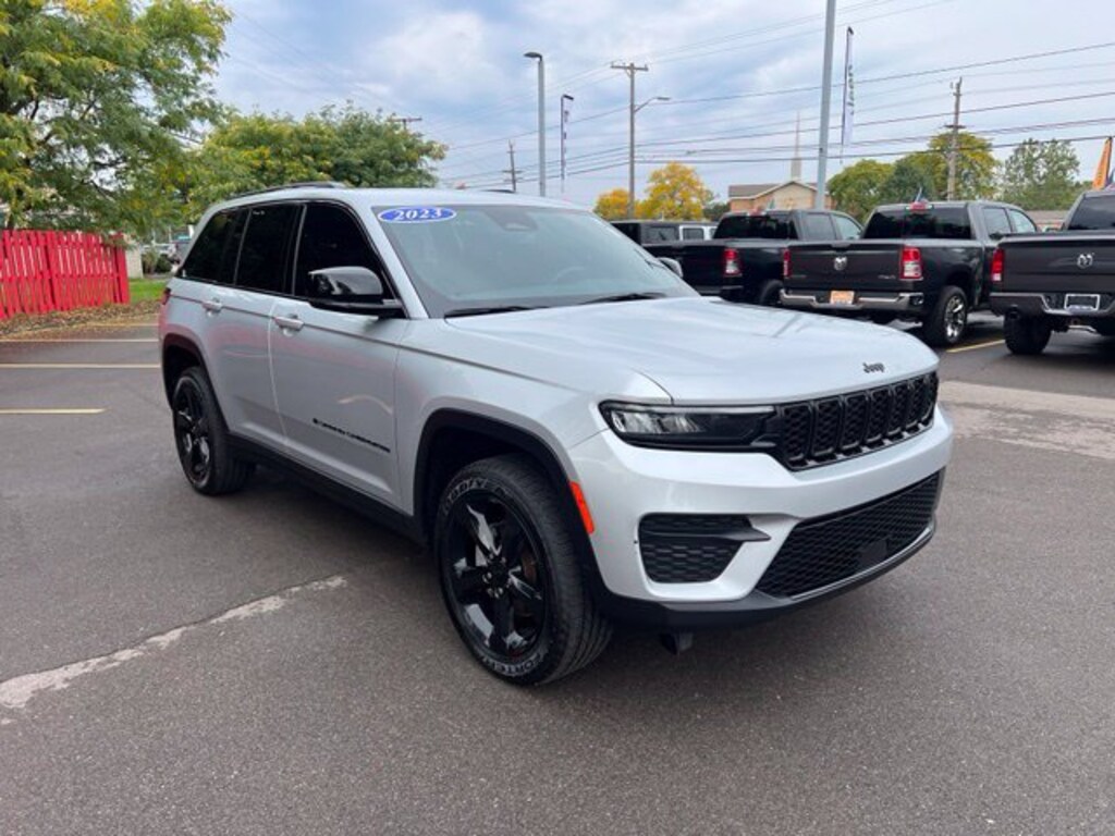 Used 2023 Jeep Grand Cherokee Altitude X SUV