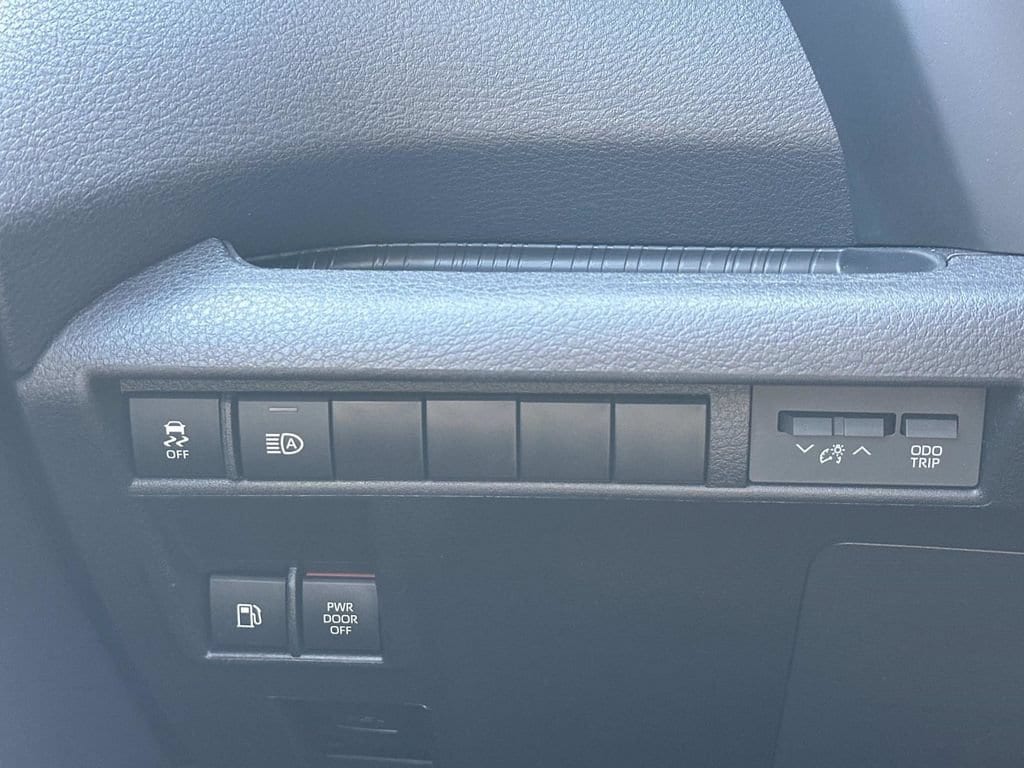 2025 Toyota Sienna XSE - Photo 27