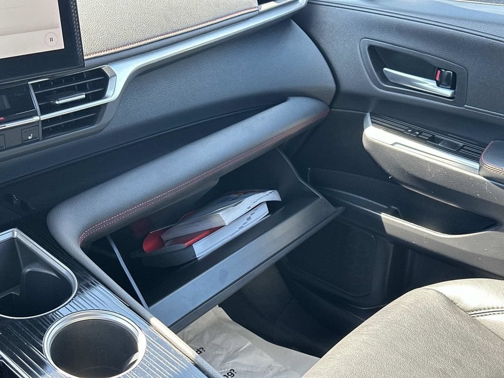 2025 Toyota Sienna XSE - Photo 33