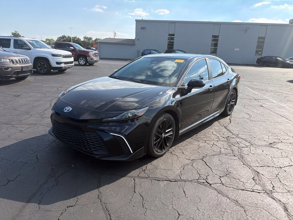 Used 2025 Toyota Camry SE Sedan