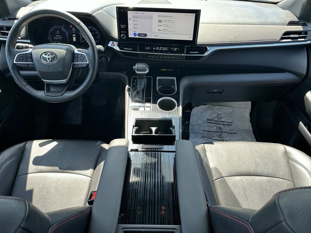 2025 Toyota Sienna XSE - Photo 14