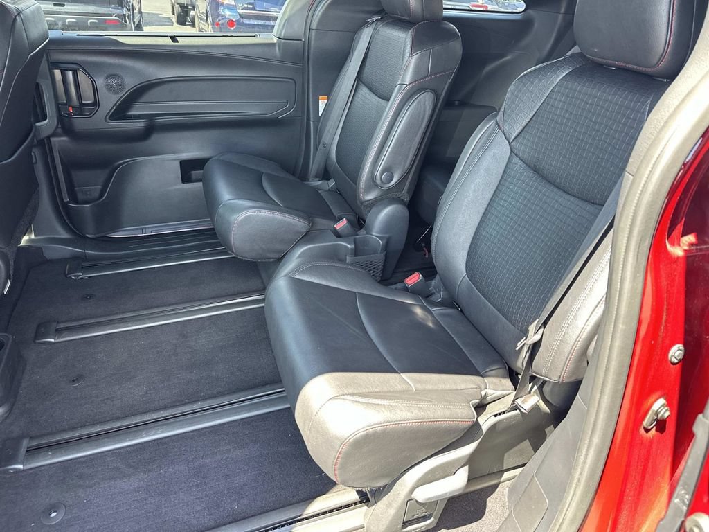 2025 Toyota Sienna XSE - Photo 12