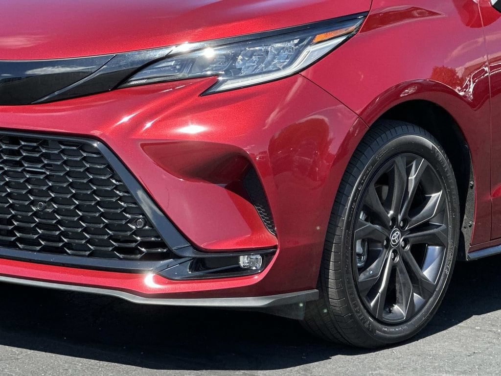 2025 Toyota Sienna XSE - Photo 8
