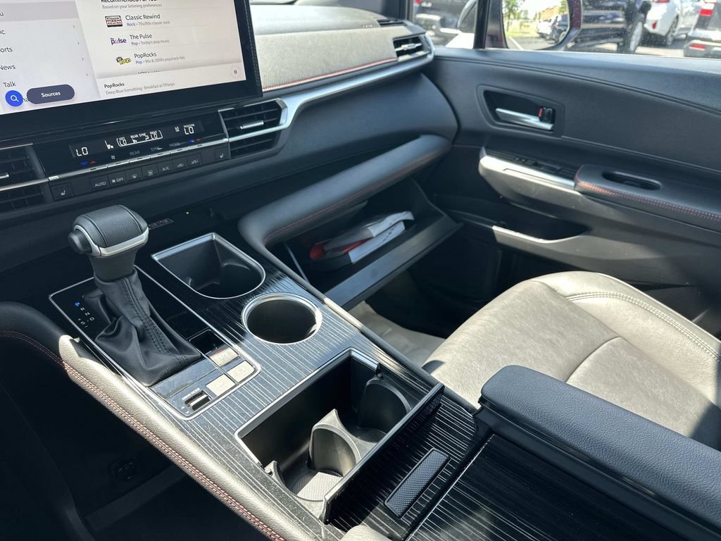 2025 Toyota Sienna XSE - Photo 34