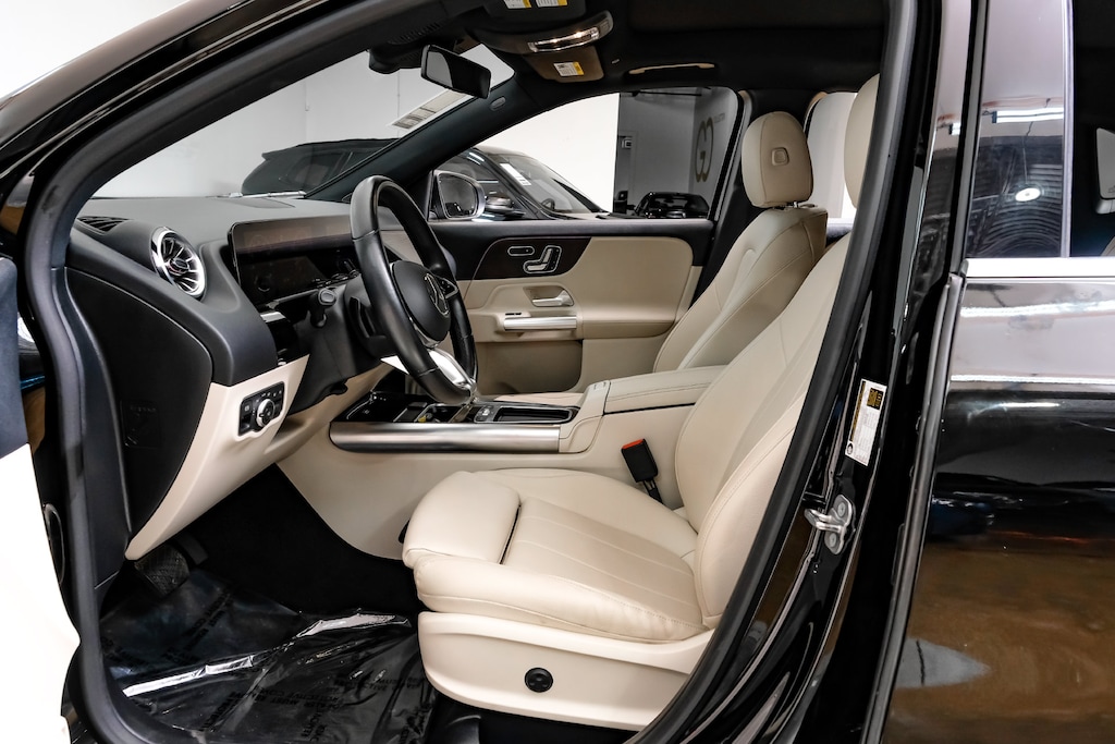 Used 2025 Mercedes-Benz GLA 250 Premium Package/ Macchiato Beige/Black MB-Tex/Panorama Sunroof/18" Twin 5-Spoke Wheels SUV