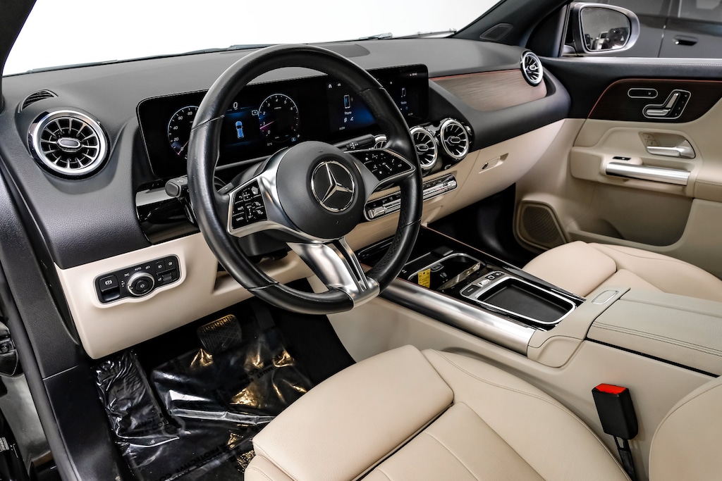Used 2025 Mercedes-Benz GLA 250 Premium Package/ Macchiato Beige/Black MB-Tex/Panorama Sunroof/18" Twin 5-Spoke Wheels SUV