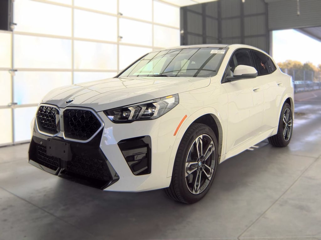 Used 2026 BMW X2 xDrive28i M Sport Package/Convenience Package/Atlas Grey/Smoke White Bicolor Perforated Veganza/19" M Dual-Spoke Bicolor 871M Wheels with All Season Tires SUV