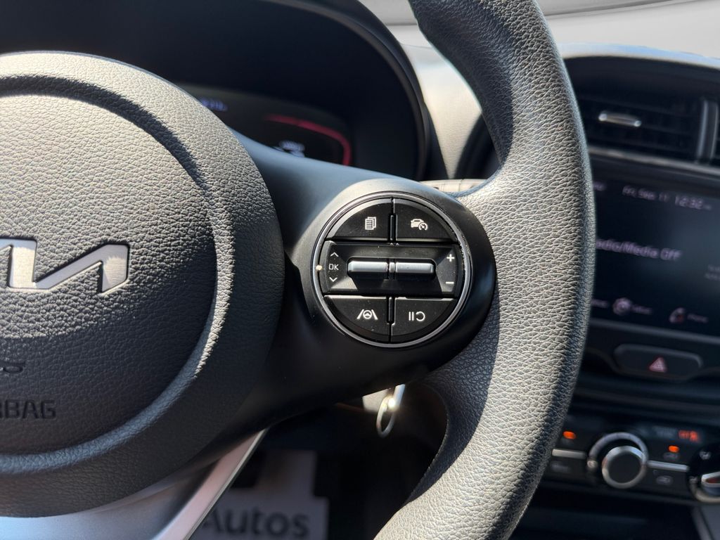 2025 Kia Soul LX - Photo 34