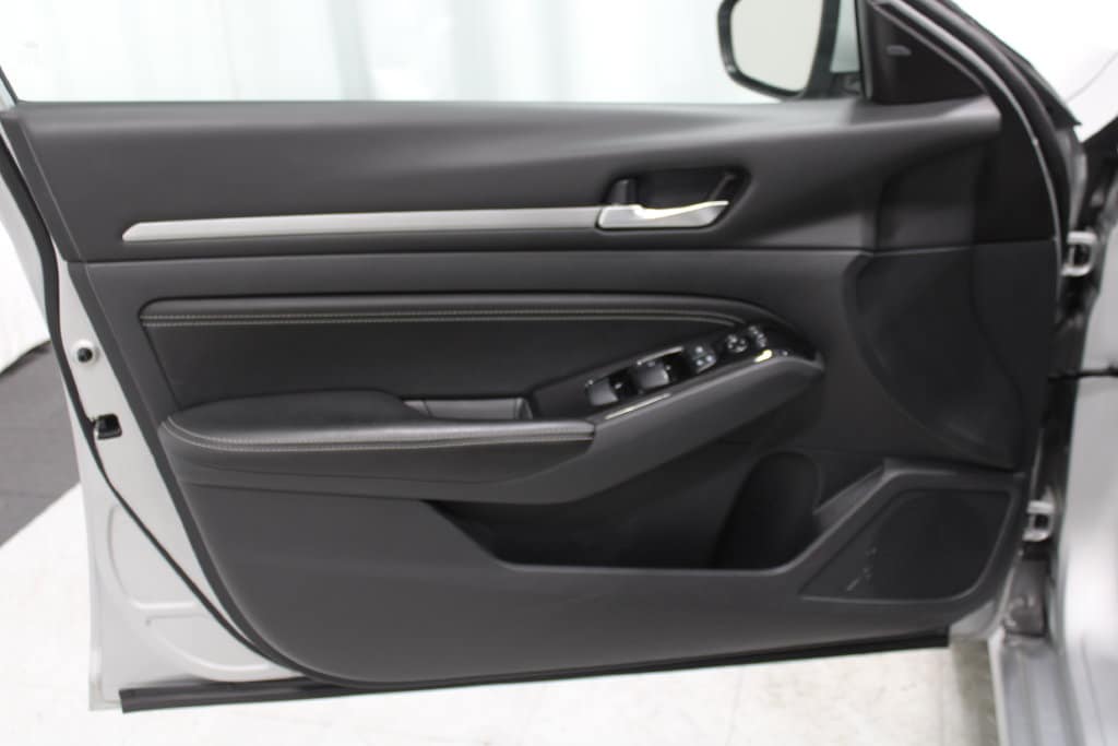 2023 Nissan Altima SL - Photo 9