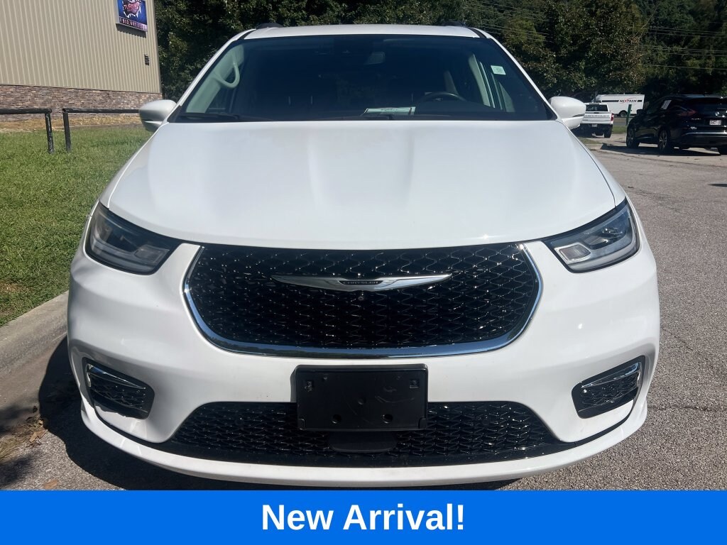 Used 2022 Chrysler Pacifica Touring L Minivan/Van