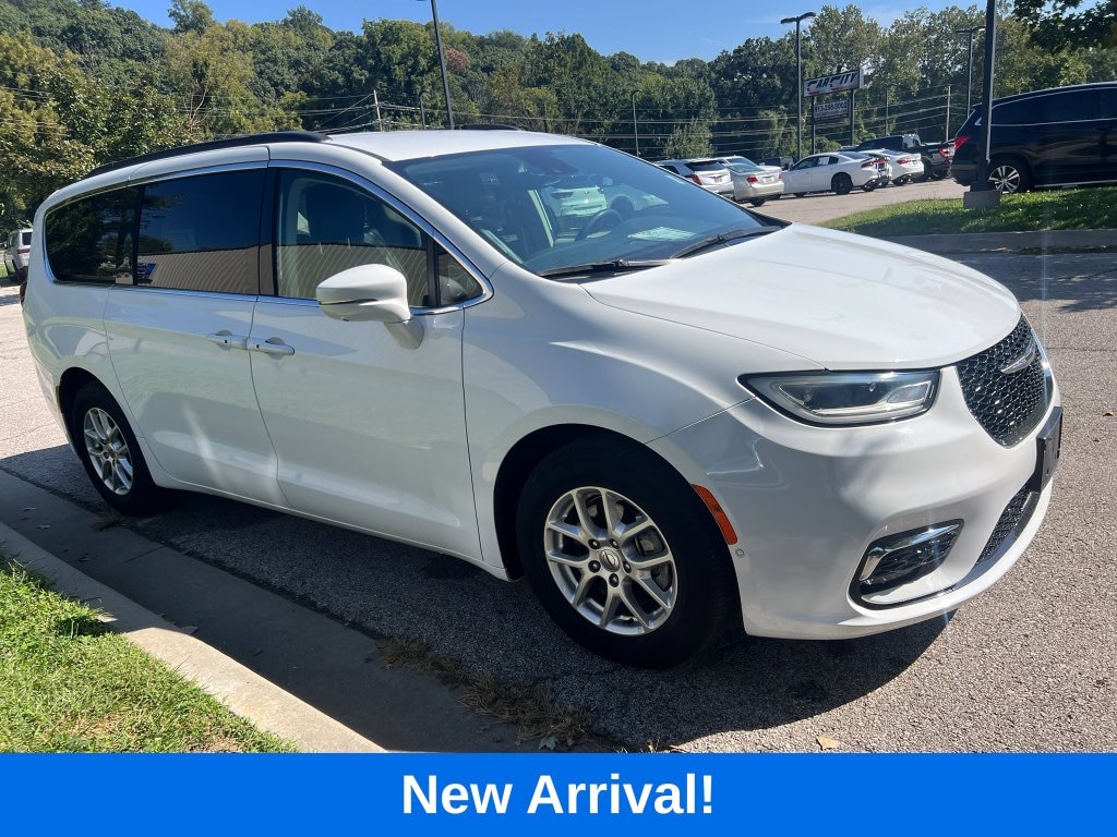Used 2022 Chrysler Pacifica Touring L Minivan/Van