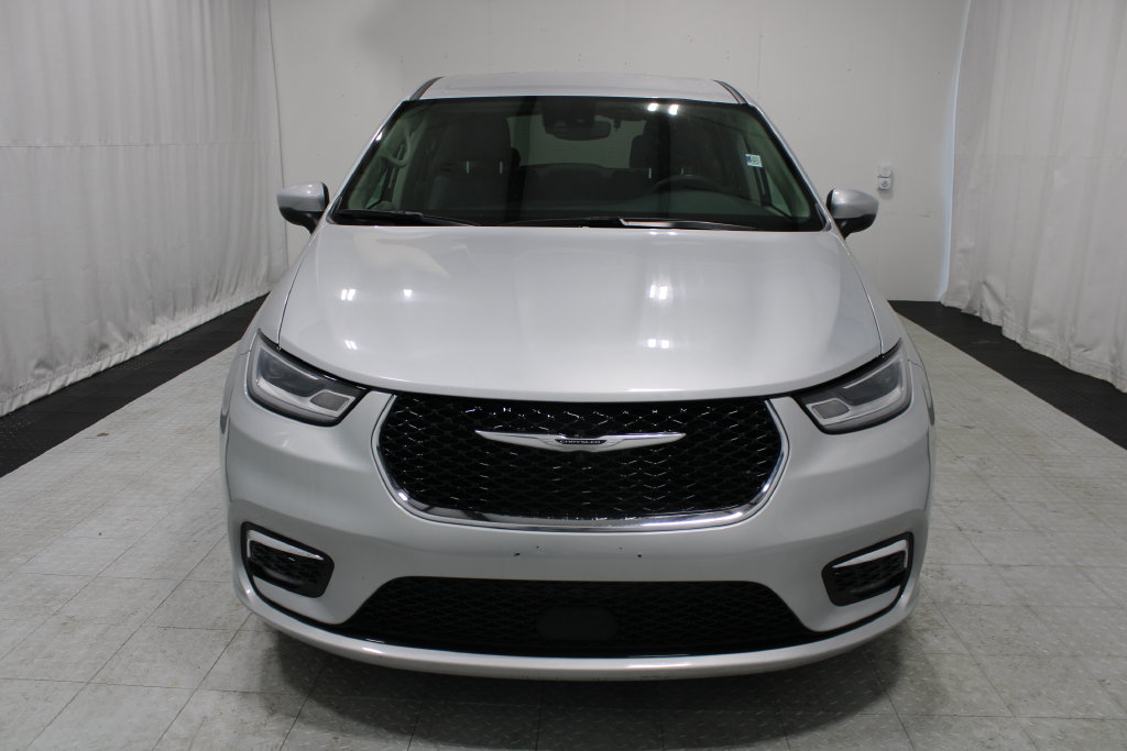 Used 2023 Chrysler Pacifica Touring L Minivan/Van