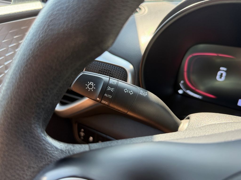 2025 Kia Soul LX - Photo 32