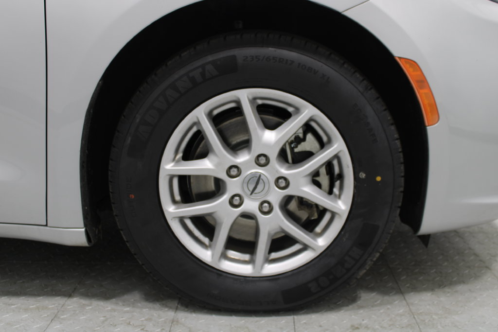 Used 2023 Chrysler Pacifica Touring L Minivan/Van