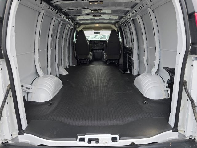 2025 Chevrolet Express Cargo 1WT - Photo 18