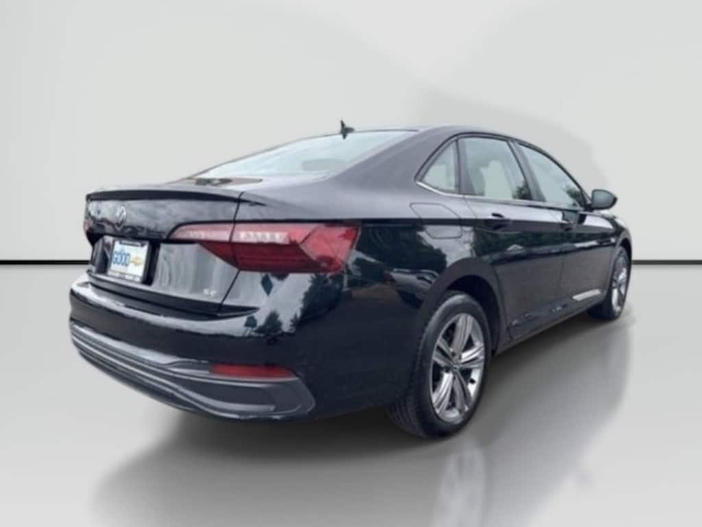 Used 2024 Volkswagen Jetta SE