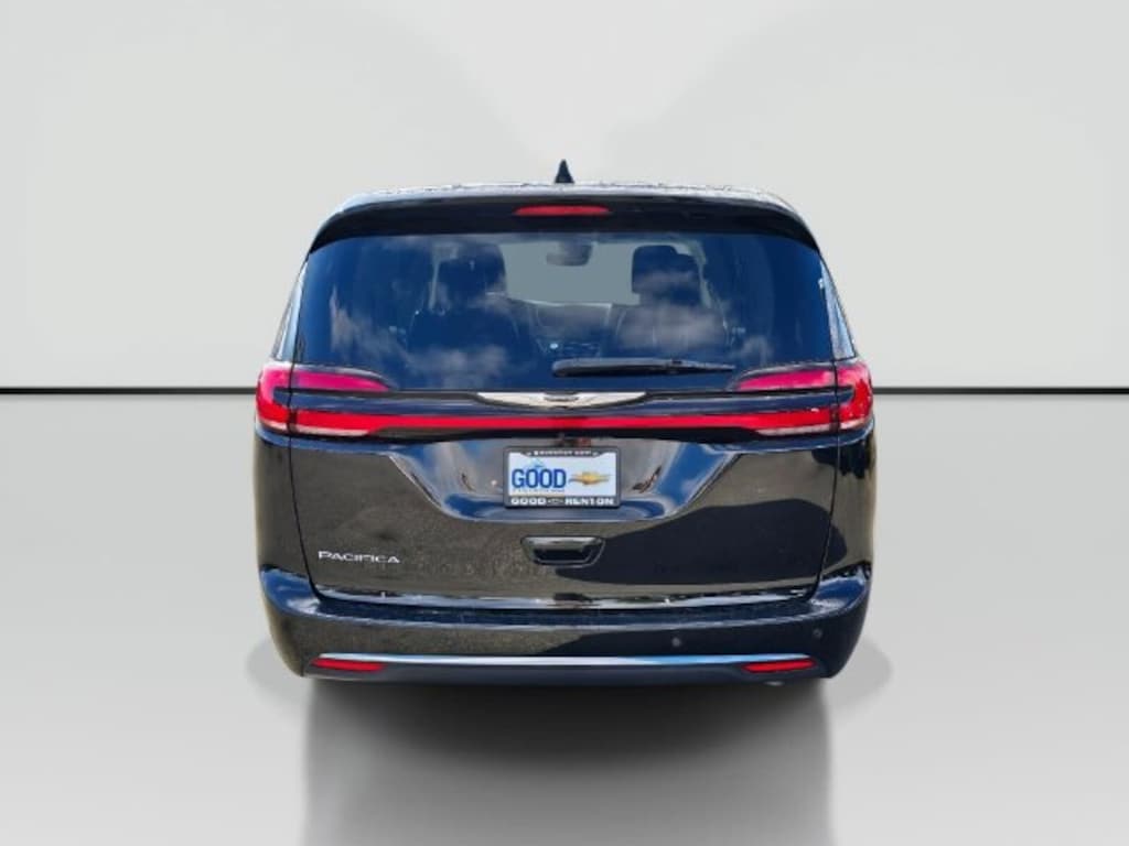 Used 2024 Chrysler Pacifica Touring L