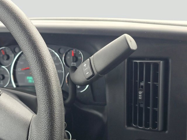 2025 Chevrolet Express Cargo 1WT - Photo 29